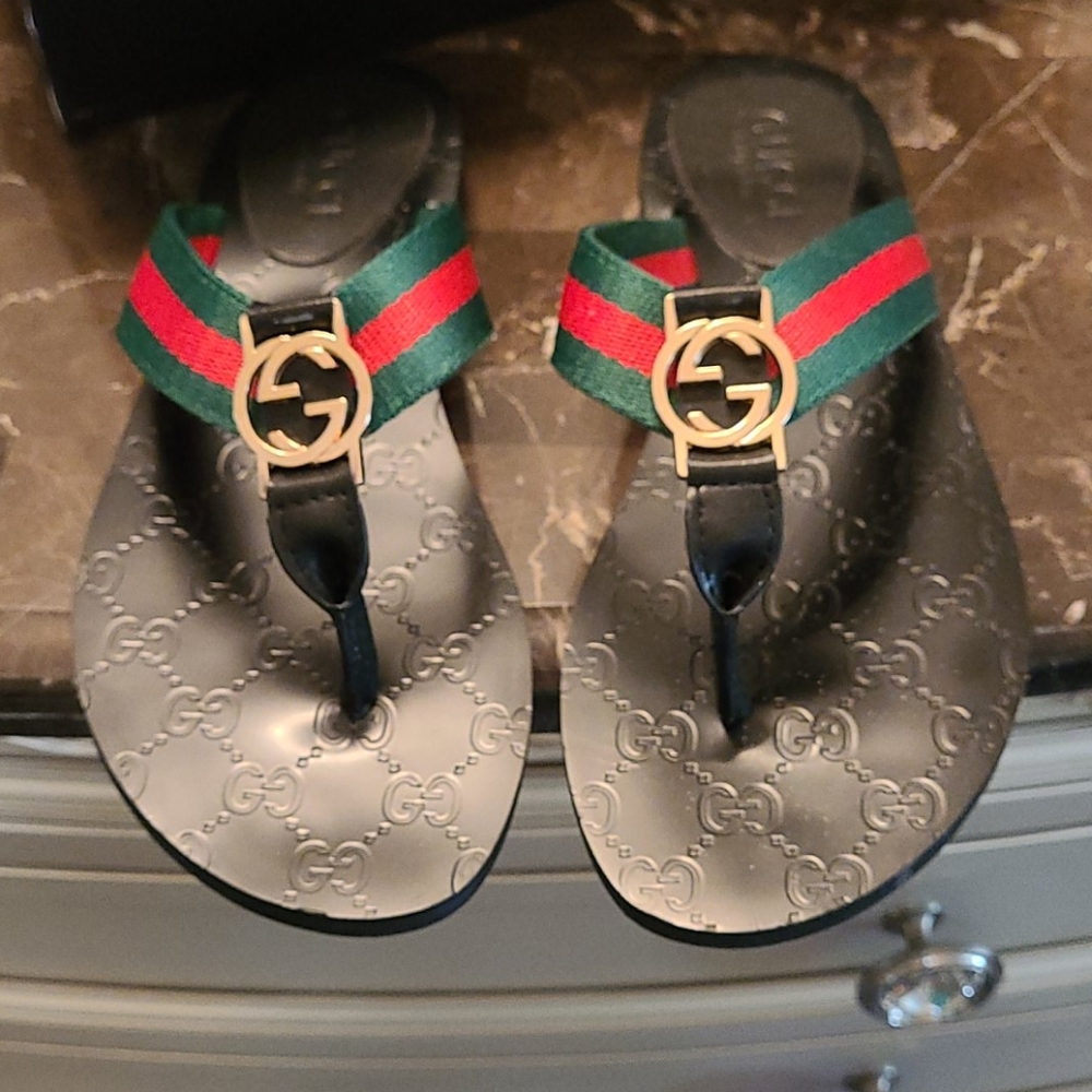 Gucci flip flop